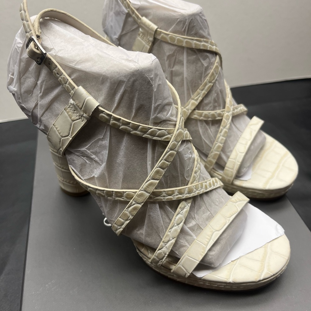Vince Camuto - Size 6.5 - Brand new in box - Picture 5 of 14